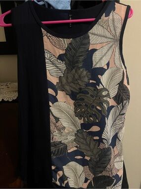 Sleeveless Tropical-Print Tank Top in Navy and Blush